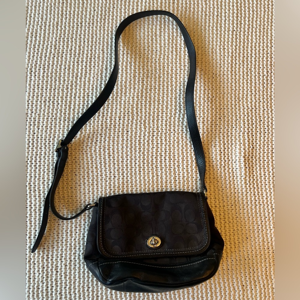 Elegant Coach Black Shoulder Bag